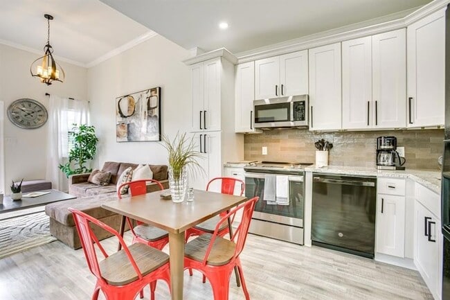 Building Photo - 2102 Philip St