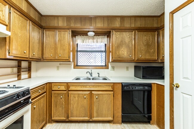 Building Photo - *Two Story Beauty in Preston Smith*