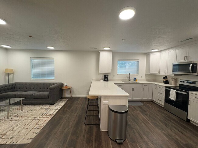 Building Photo - 380 Utah Ave