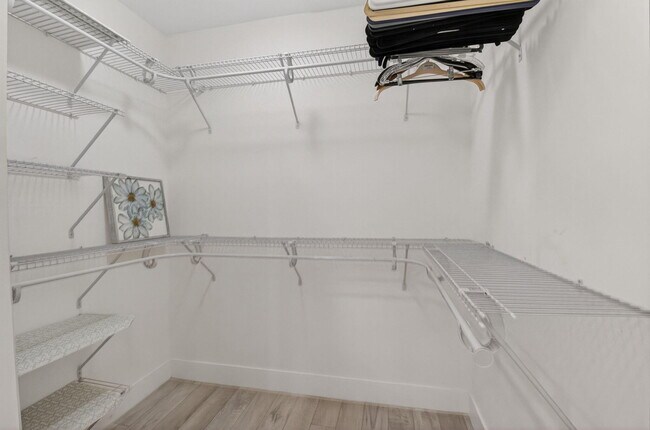 Building Photo - 9299 Vista Del Lago