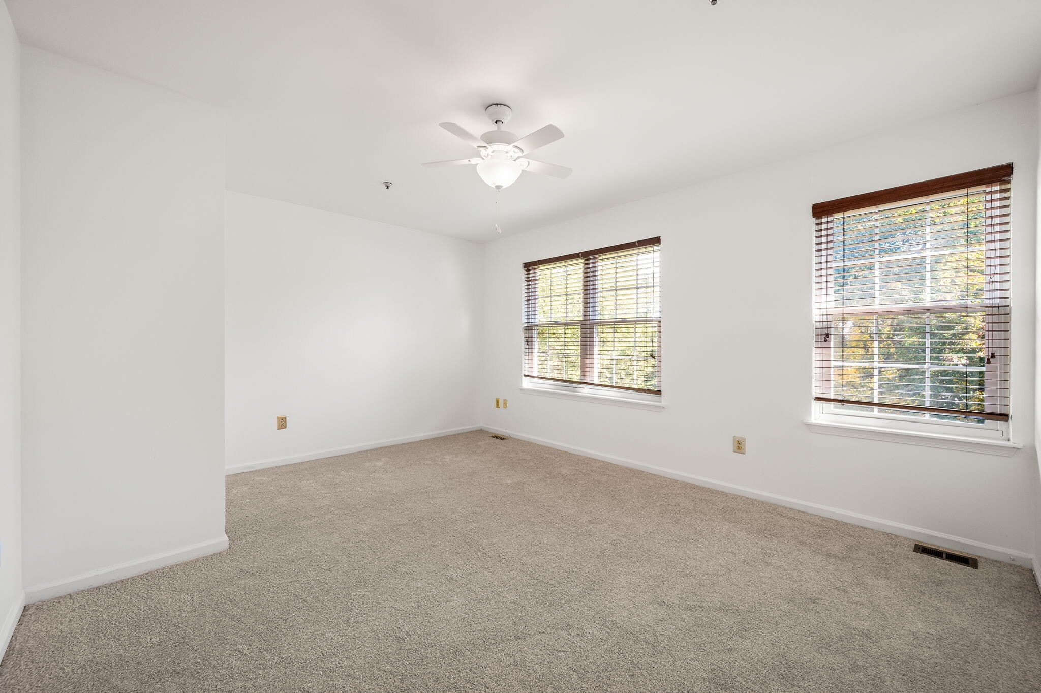 Building Photo - 1430 Redwood Ct