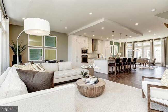 Building Photo - 5318 Merriam St