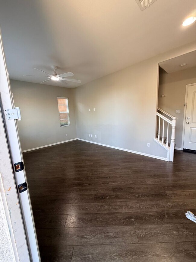 Building Photo - 37350 Paseo Tulipa