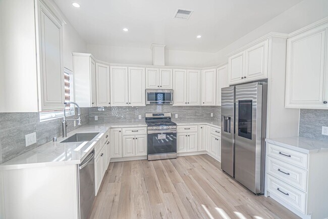 Building Photo - Brand New Construction 3-Bedroom Home for Rent in Canyon Country