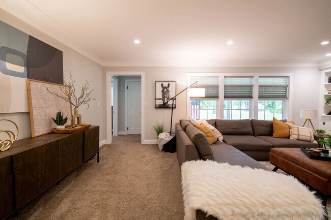 Building Photo - Fantastic and updated 4 bedroom home in Au...
