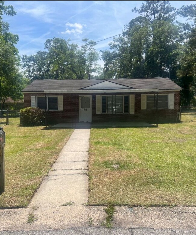 Primary Photo - 508 Fraser Dr