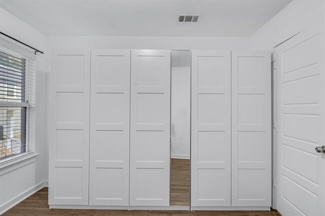 Building Photo - 6211 Manor Rd