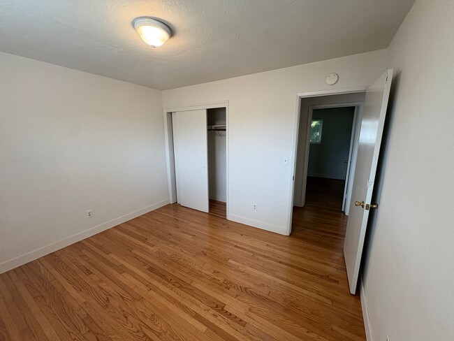 Building Photo - 1694