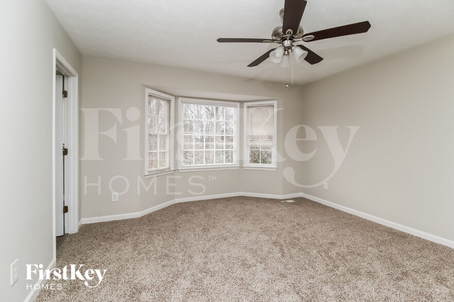 Building Photo - 1930 Fernwood Dr