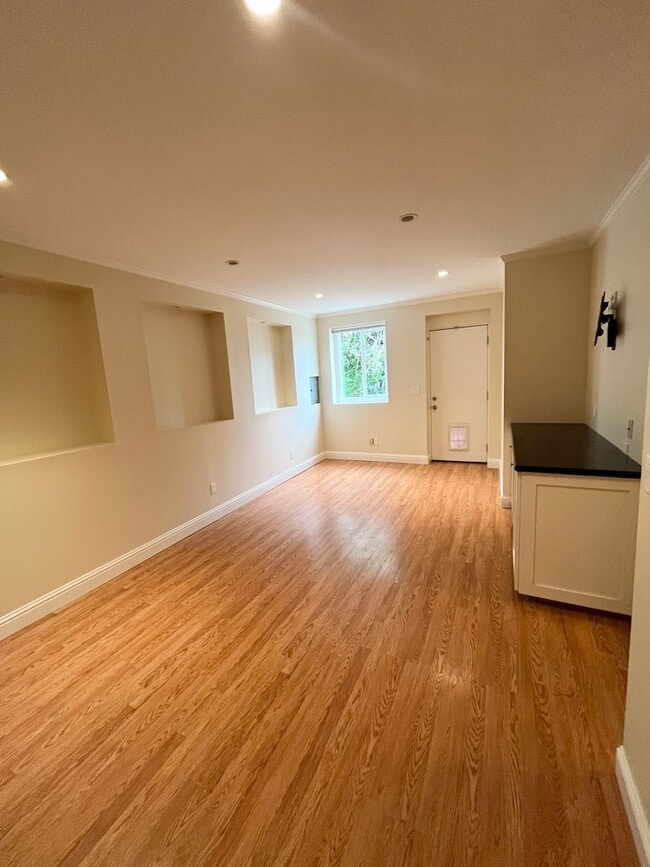 Building Photo - Spacious and Centrally Located, Pet Friend...