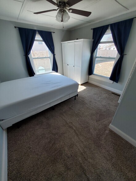 Building Photo - 607 Hillside St