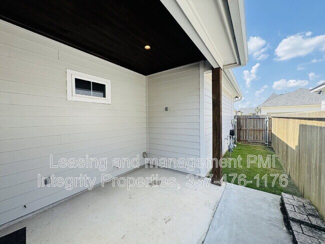 Building Photo - 113 Oak Village Dr