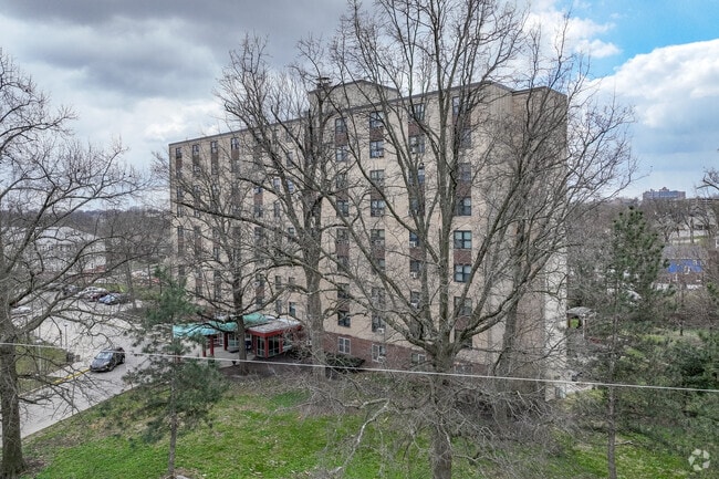 Building Photo - Maple Tower