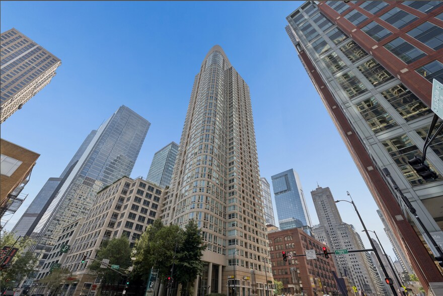 Building Photo - 345 N La Salle Dr