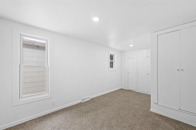 Building Photo - 1610 15th Ave