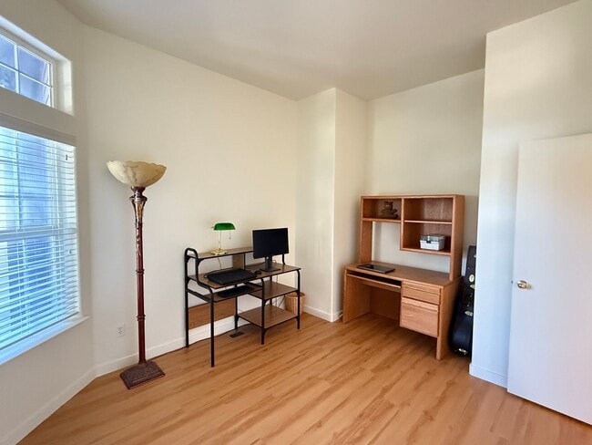Building Photo - Beautiful 3 Bedrooms, 2 Baths with a 3 Car...