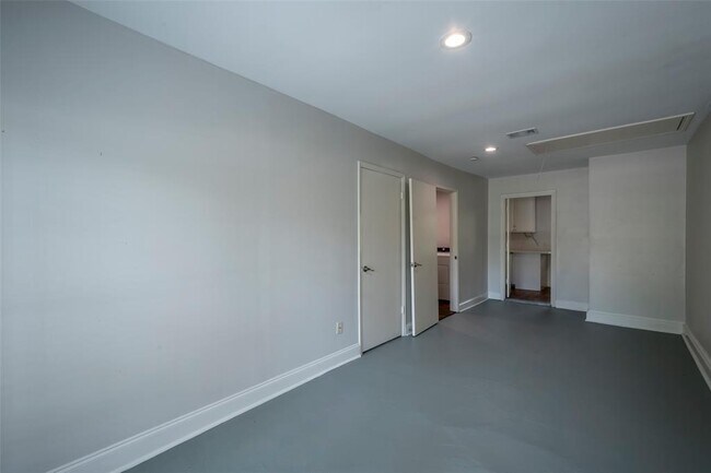 Building Photo - 3515 Lake Ridge Bend