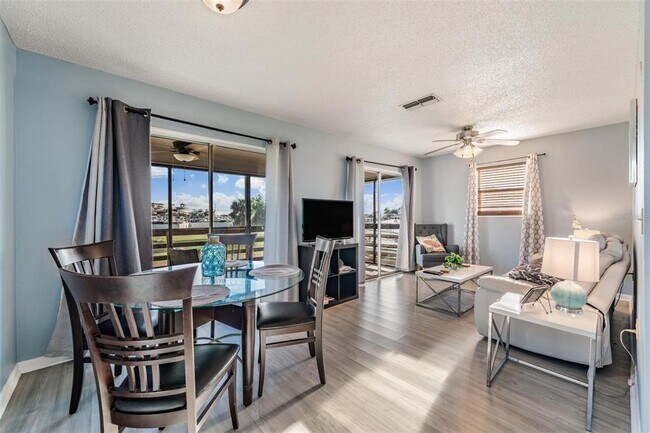 Building Photo - 208 S Canal St