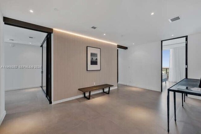 Building Photo - 900 Biscayne Blvd