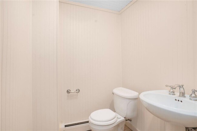 Building Photo - 14 Elm St