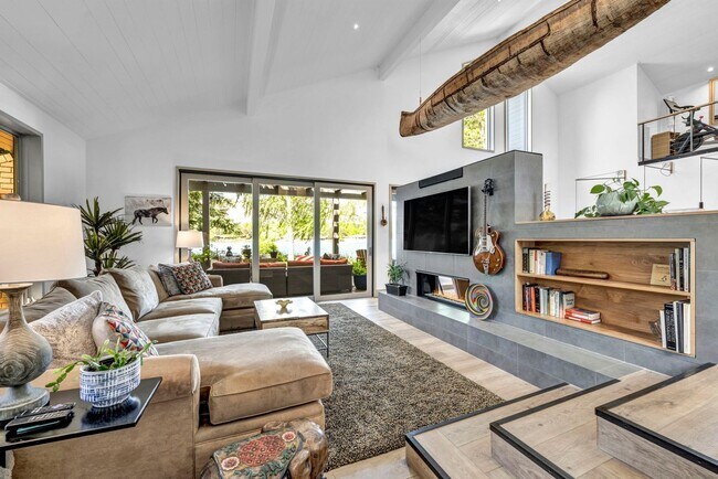 Building Photo - LAKEFRONT LUXURY ON LAKE STANLEY | FULLY FURNISHED + UTILITIES INCLUDED IN GUARDED LAKERIDGE SHORES