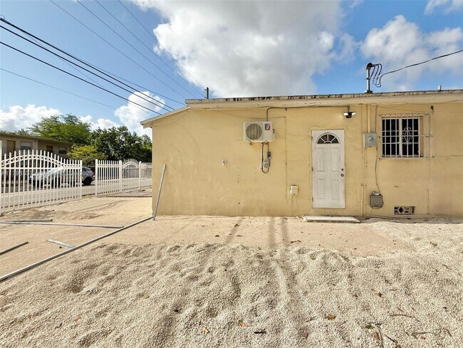 Building Photo - 7724 NE 1st Ave