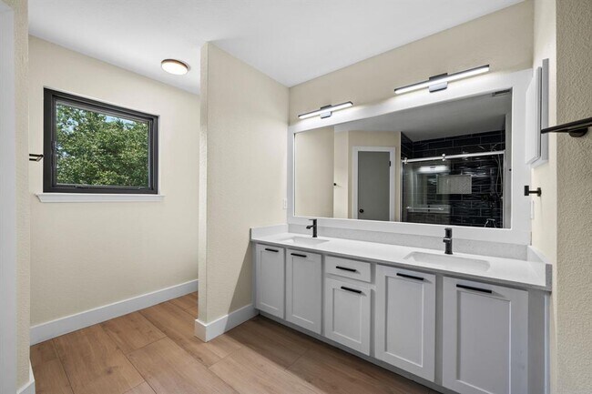 Building Photo - 9707 Nightjar Dr