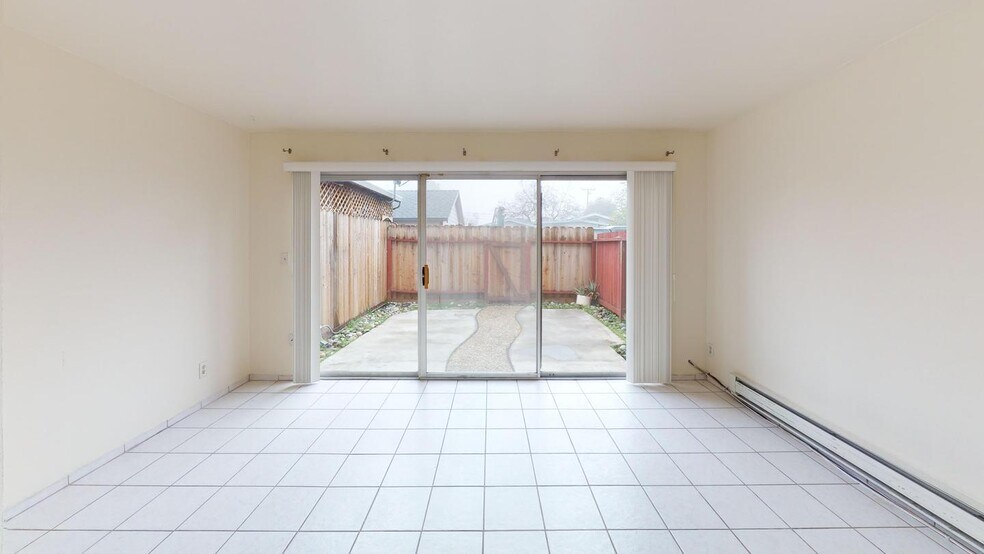 Building Photo - 702 Cassia St