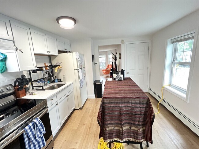 Building Photo - 48 Conant St