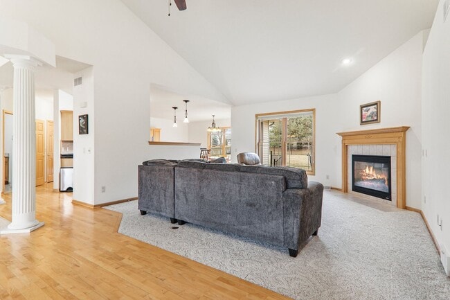 Building Photo - 9621 Shadow Wood Dr