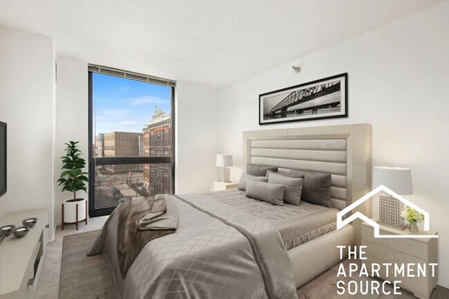 Building Photo - 1000 N La Salle Dr