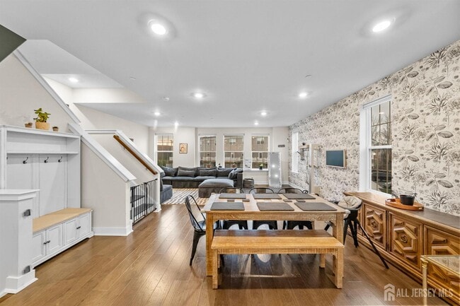 Building Photo - 1901 Swales Ct