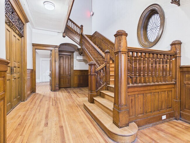 Building Photo - 7 E Franklin St