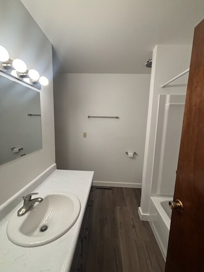 Building Photo - 3 BEDROOM | 2 BATH | SPACIOUS RAPID VALLEY...