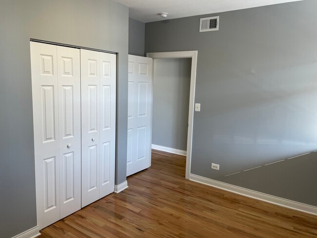 Building Photo - 1411 E 67th Pl