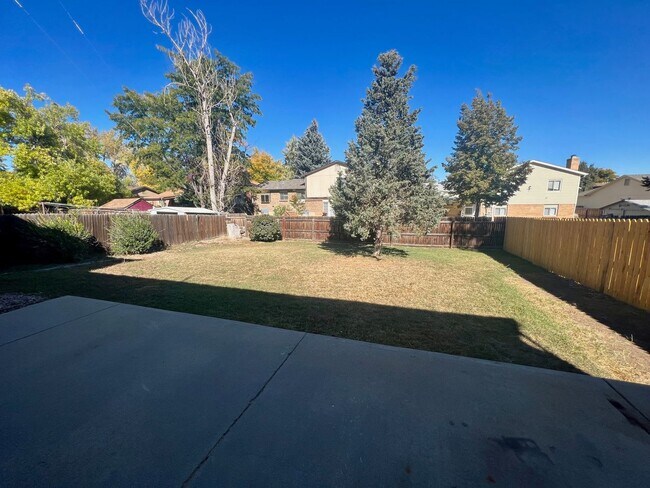 Building Photo - Spacious 3bed, 2.5 bath, Willow Park House in Aurora