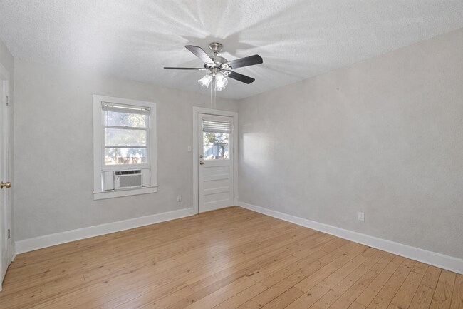 Building Photo - Cherrywood Duplex 7 Bedroom 4 Full Baths