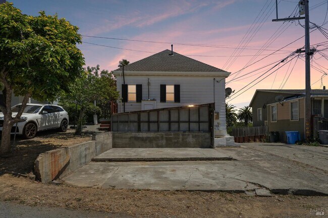 Building Photo - 517 Branciforte St