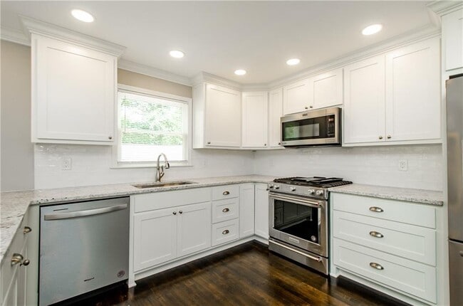 Building Photo - 729 Sunnybrook Dr