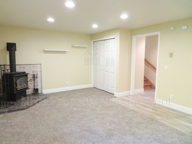 Building Photo - 3928 Hillview Ct NW