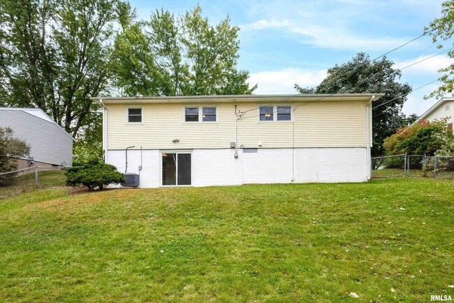 Building Photo - 3106 Maplecrest Rd