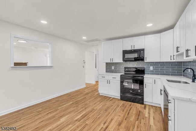 Building Photo - 55 Orchard Dr