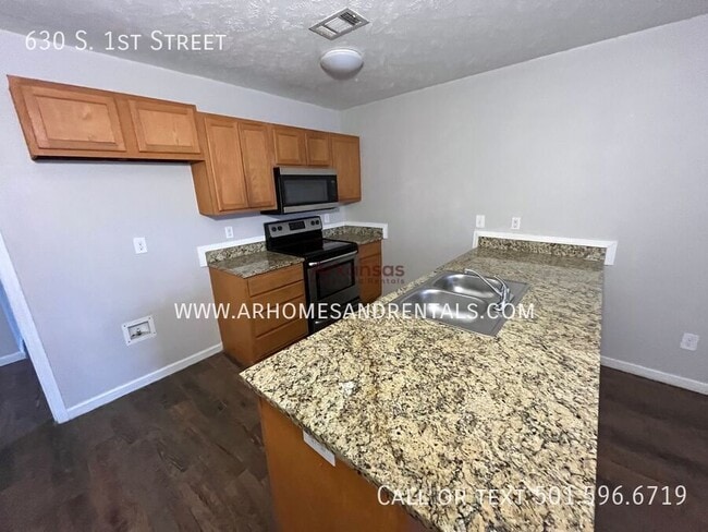 Building Photo - 630 S 1st St