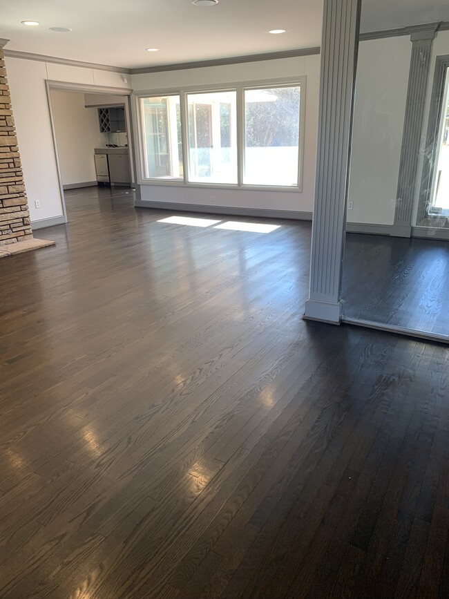 Building Photo - 1720 Dorchester Pl