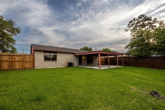 Building Photo - 14658 Flair Dr