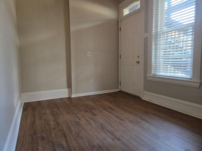 Building Photo - 1 Bed 1 Bath Apartment Cap Hill