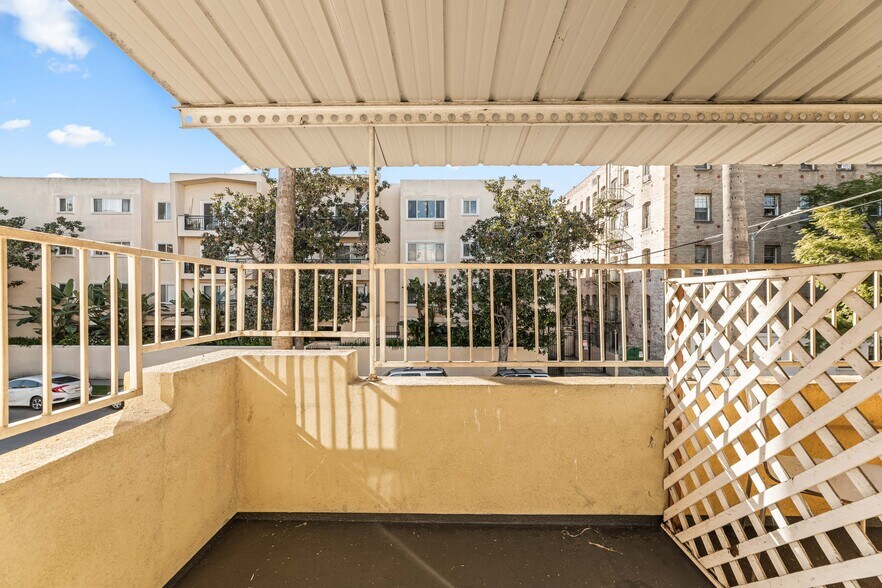 Balcony - 3611 1/2 W 4th St