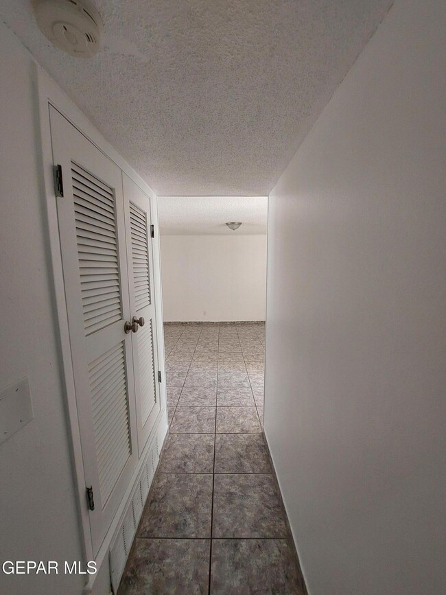 Building Photo - 2212 Cumbre Negra St