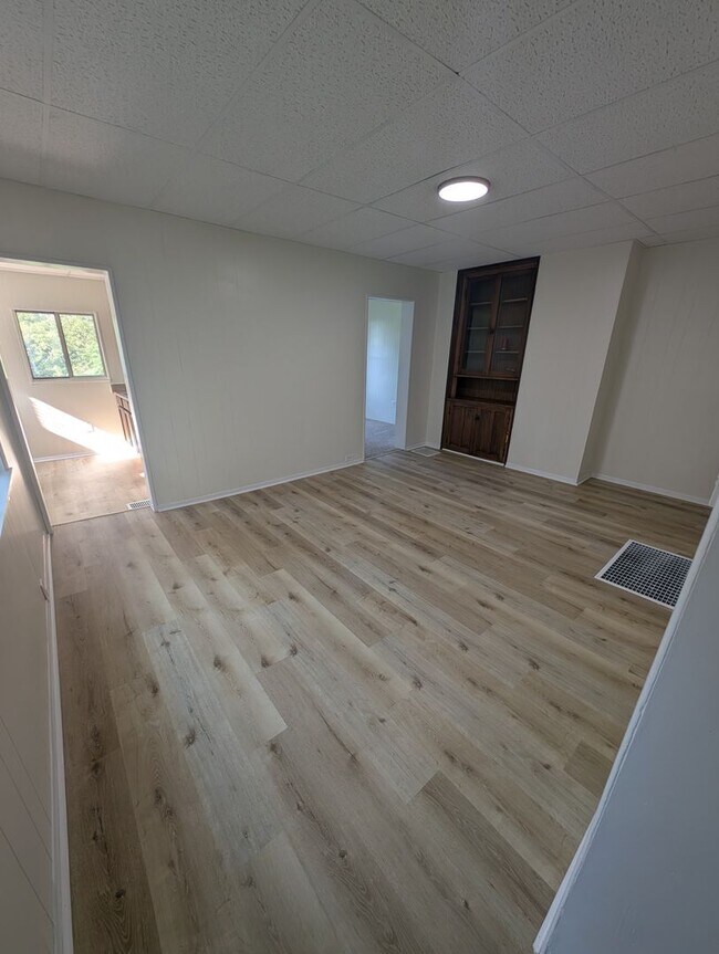 Building Photo - Newly Reno2 Bed, 1 Bath Home in Pitcairn -- Available NOW!