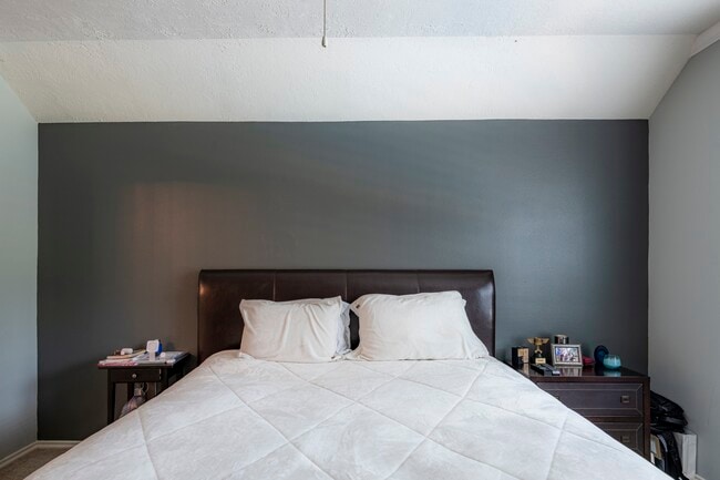 Building Photo - 10 Delphinium Pl